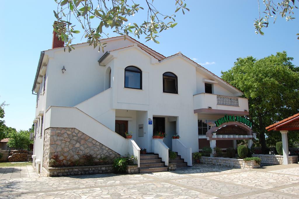 Rooms Hunter Малинска Экстерьер фото